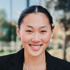 individual close up portrait of one happy business woman looking at camera smiling with perfect e1687403568685 akademi kakao